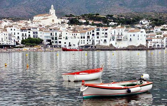 Spanish coast with lake and boats.